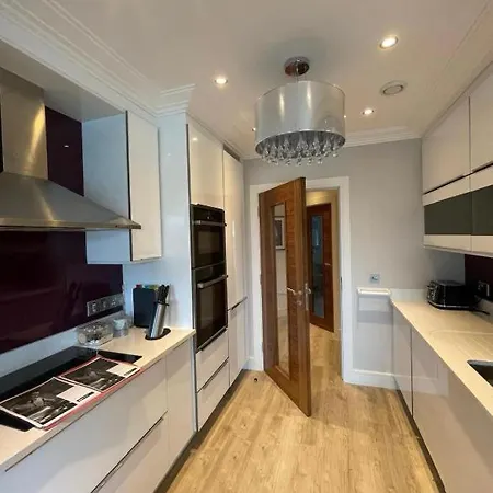 Cozy Ensuite Room- 10 Mins To Centre *