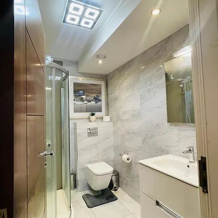 ホームステイ Cozy Ensuite Room- 10 Mins To Centre *