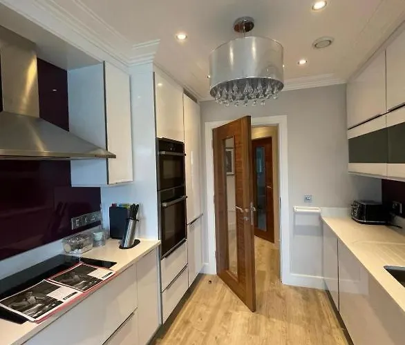 Cozy Ensuite Room- 10 Mins To Centre *